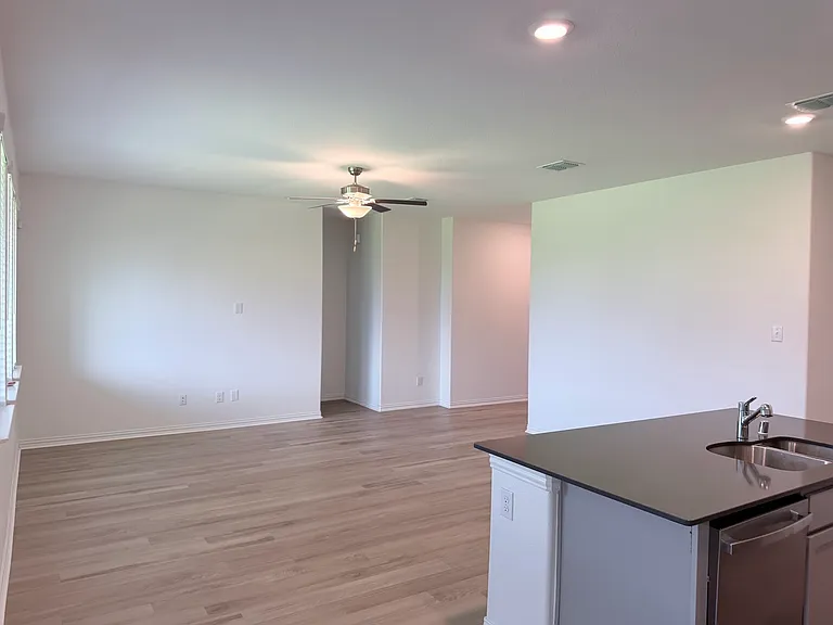 1833 Lake Grove Dr — Photo 14