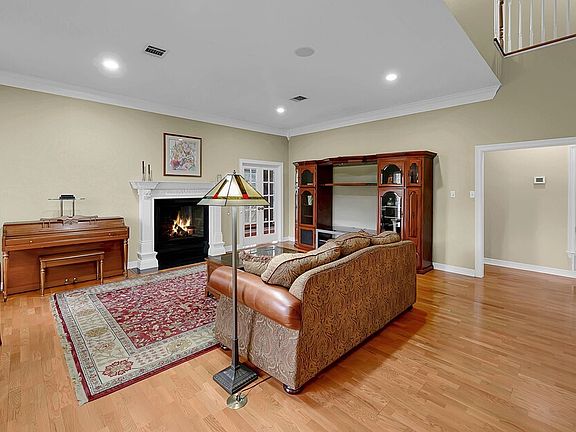 3rd image of 3111 Rockbridge Rd