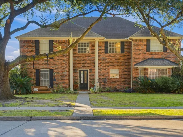 405 Regency Ct, Friendswood, TX 77546