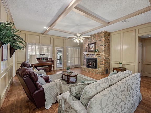 4th image of 205 Covey Ln