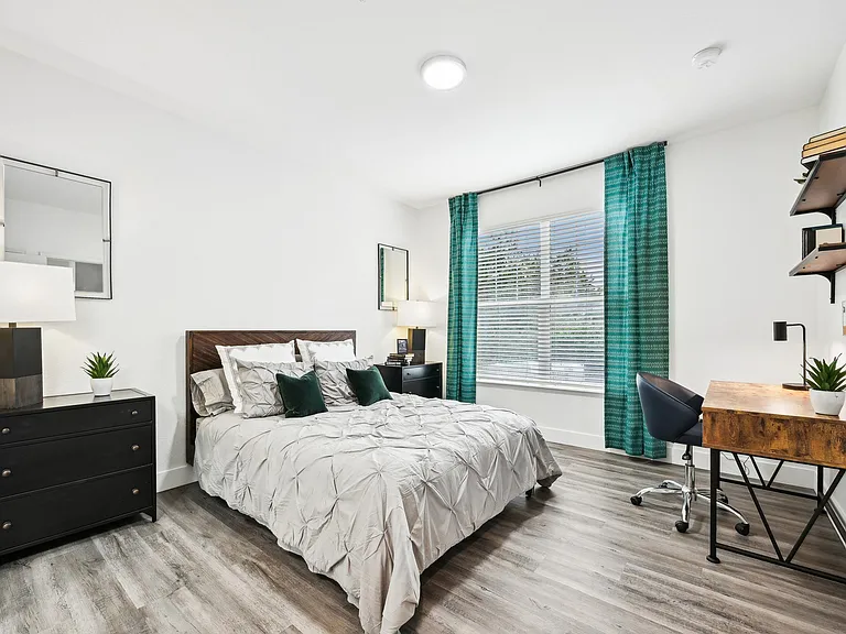 Stone Cliff Apartments — Photo 10