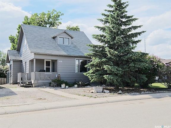 2nd image of 305 6th St E