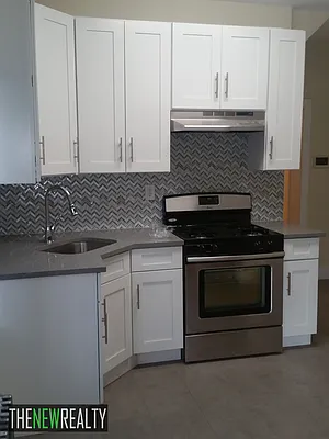Rented by The New Realty Inc. | media 1