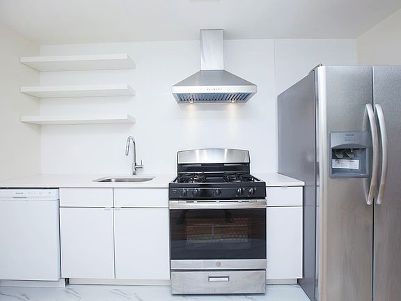 4th image of 242 W 136th St #G