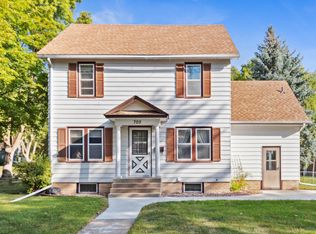 705 14th St E, Glencoe, MN 55336
