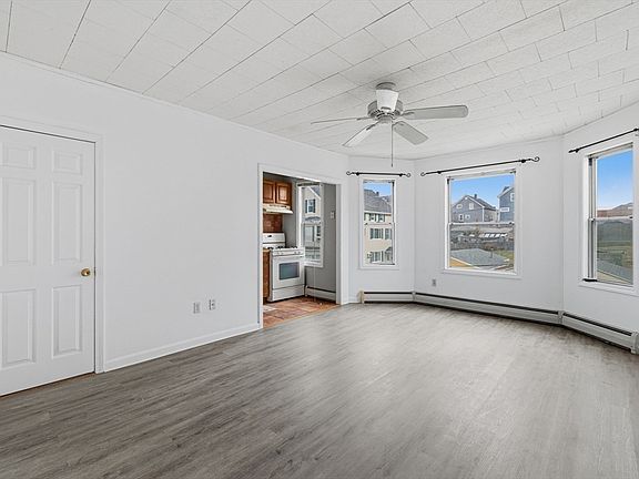 5th image of 221 Beach St