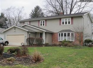 1042 Roland Rd, Lyndhurst, OH 44124