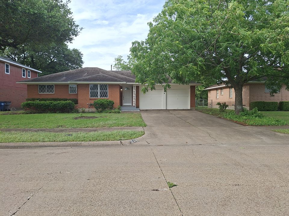 544 Willowood Ln Lancaster TX
1740 square feet, 3 BR, 2 BA, 2 car garage.