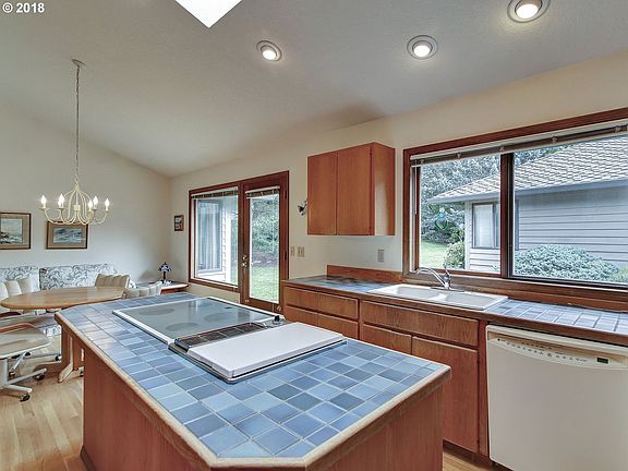 5th image of 13955 SW Hiteon Dr