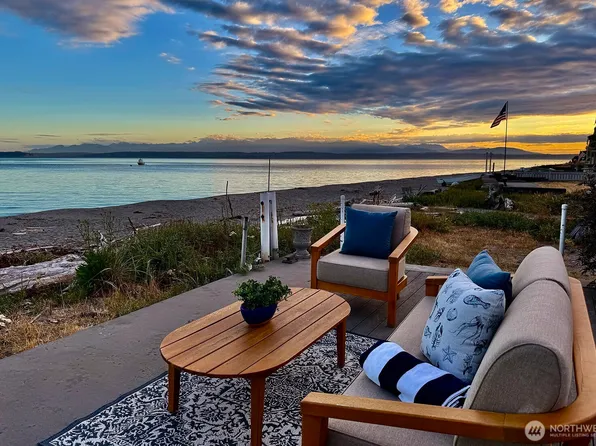848 Old Beach Road, Freeland, WA 98249