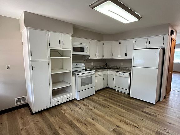 4th image of 2924-2926 Mount Holyoke Rd