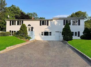 18 University Heights Dr, Stony Brook, NY 11790