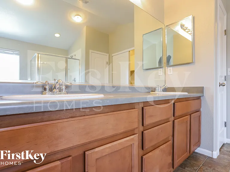 10634 Lewiston St — Photo 11