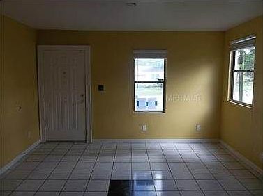 4th image of 709 E Oak Ave