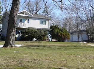 W3675 Hartshorne Ln, Lake Geneva, WI 53147