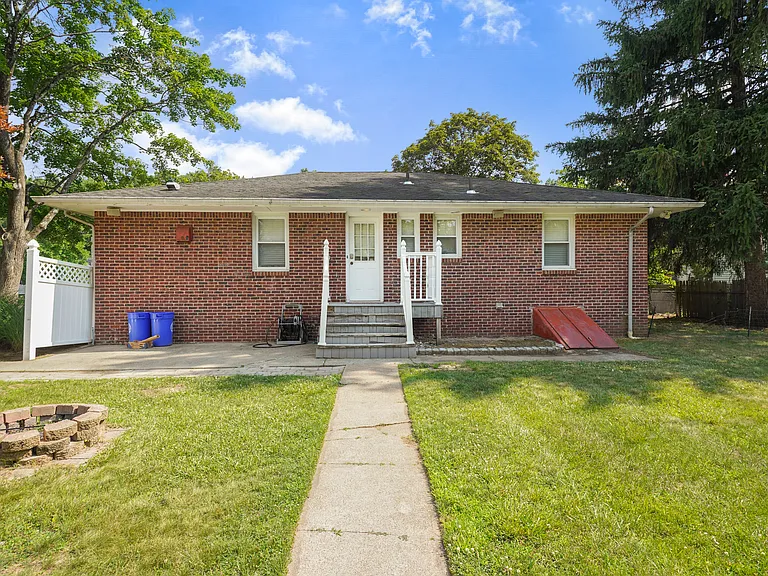 38 Carlson Ct — Photo 27