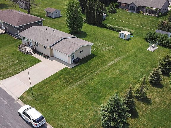 3rd image of 1007 Pleasant Dr
