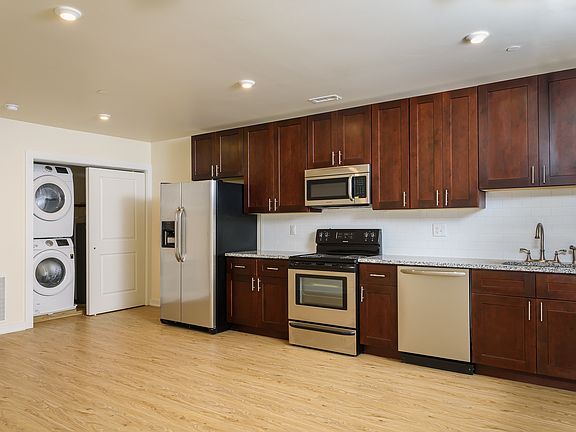 5th image of 245 S 45th St APT 3C