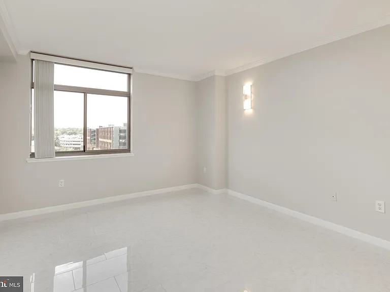 7111 Woodmont Ave #602 — Photo 20