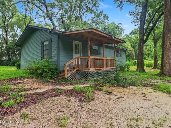 11043 Honeydew Ln, Gulfport, MS 39503