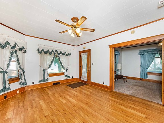 4th image of 320 Walnut St