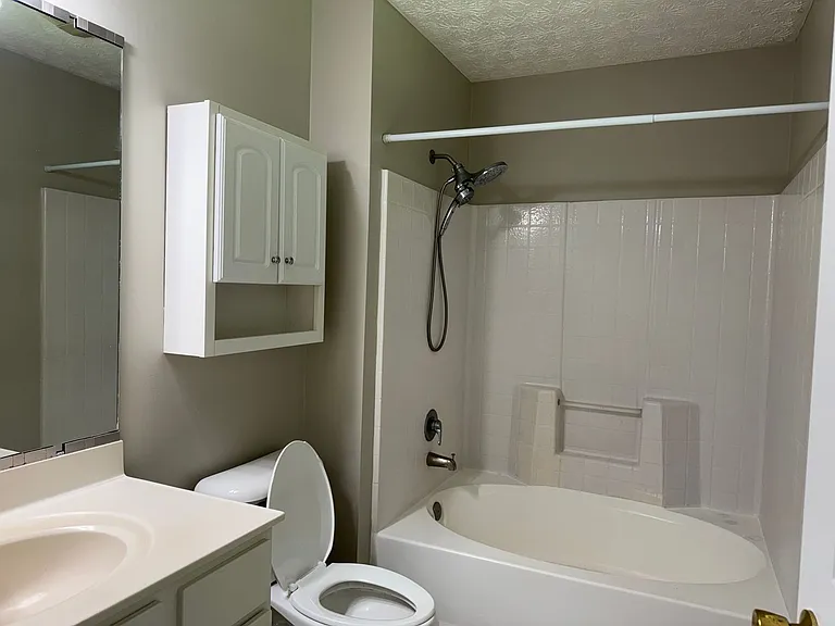 105 Farina Dr — Photo 16
