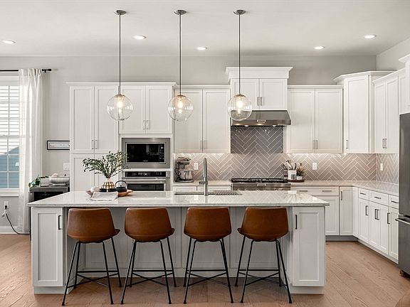5th image of 30 Tamarack Way #30