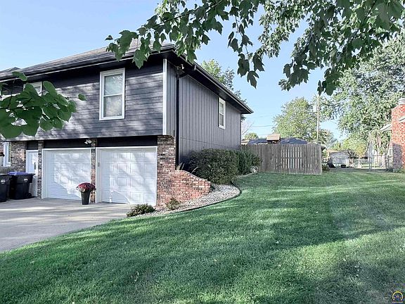 3rd image of 3824 SE 31st St