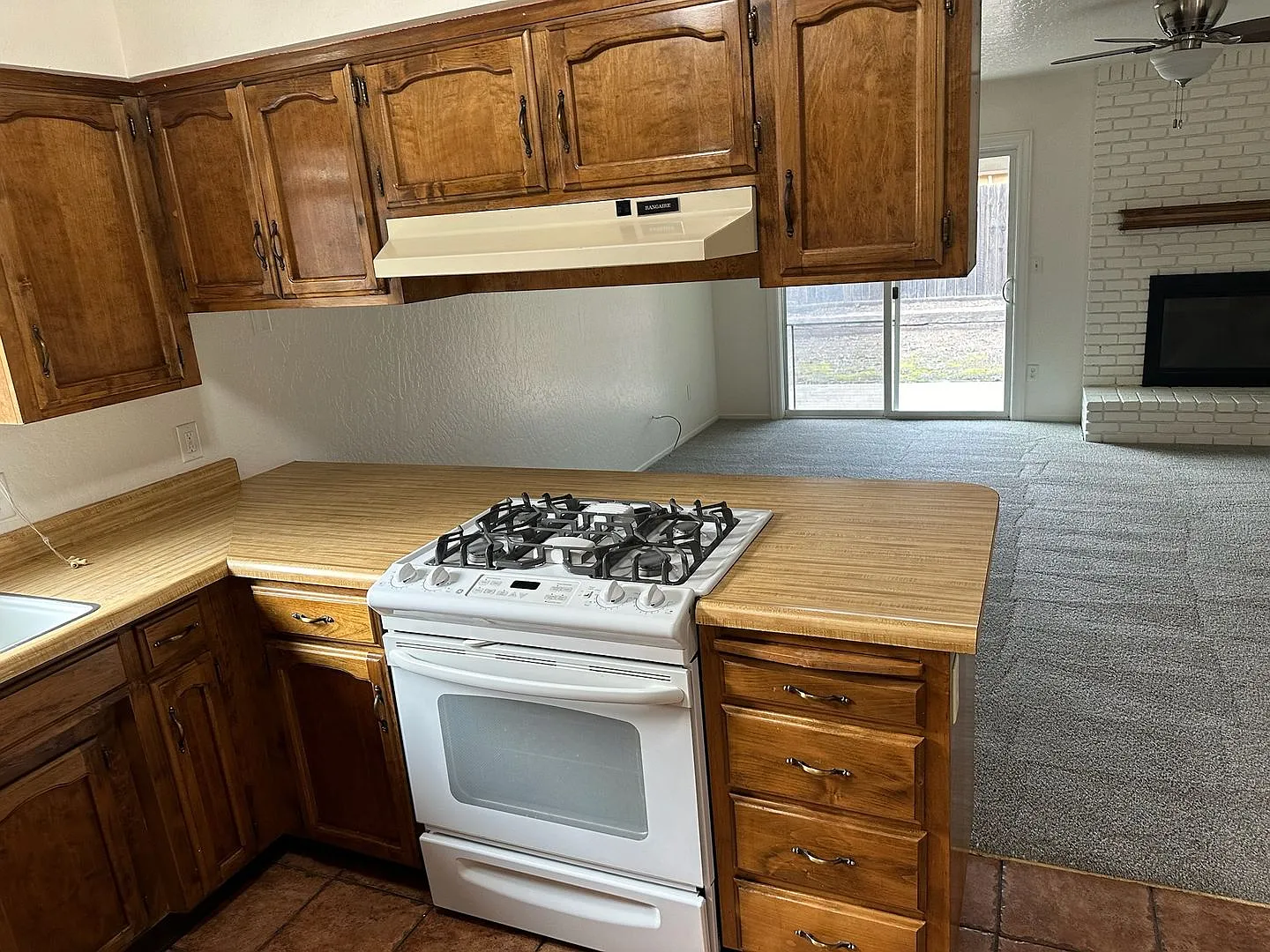 4120 W. Iris Ave - 3 Bedroom 2 Bath - Sw Visalia — Photo 3