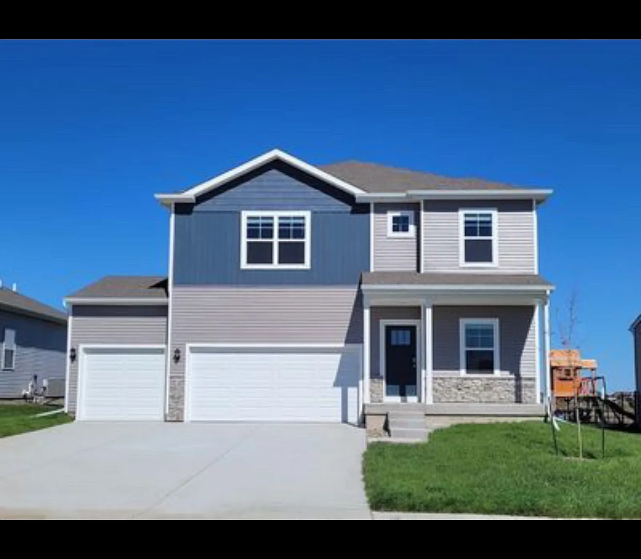 4 bed, 2.5 bath, 2404 sqft, $2,800 — Photo 1