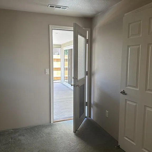 945 Willowdale Ave — Photo 17