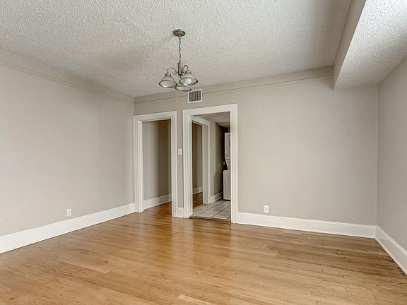 4th image of 506 Fulton Ave