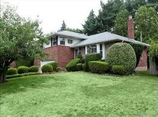 80 Birchwood Park Dr, Syosset, NY 11791