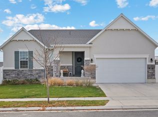 1502 E Lowe Peak Dr, Eagle Mountain, UT 84005