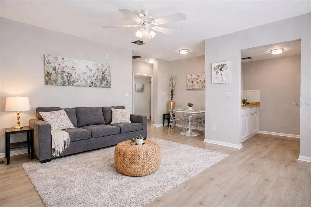 2 bed, 1.0 bath, 800 sqft, $2,500 — Photo 2