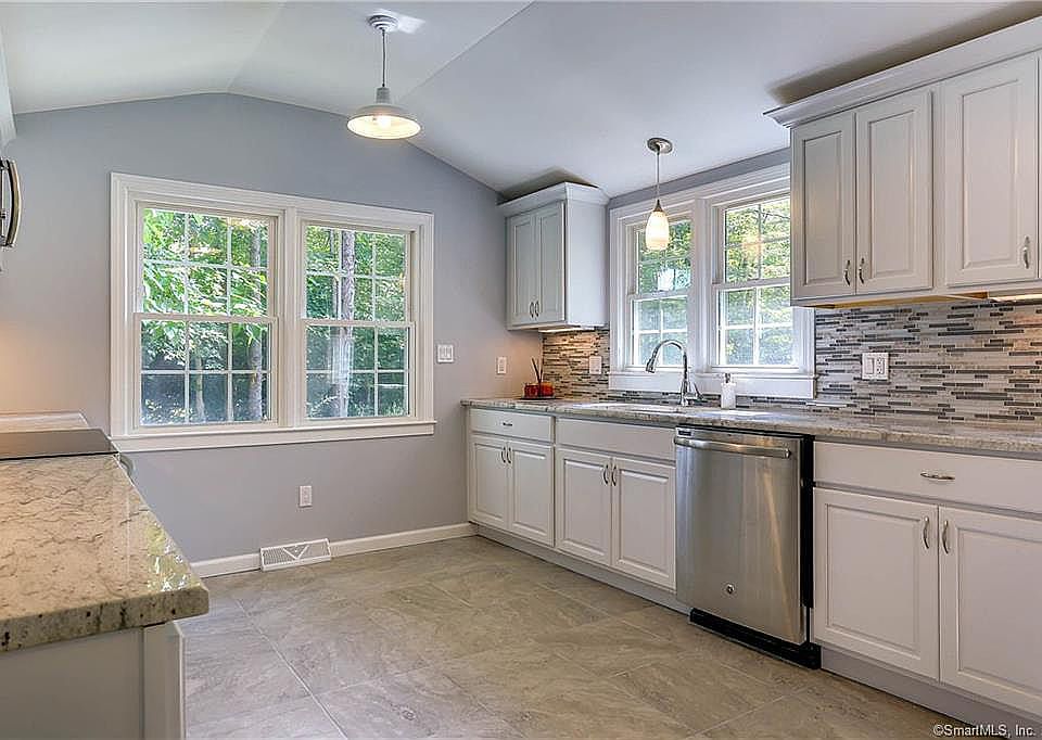 Vaulted ceiling granite kitc