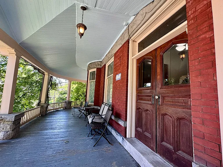 211 Loraine Ave — Photo 4