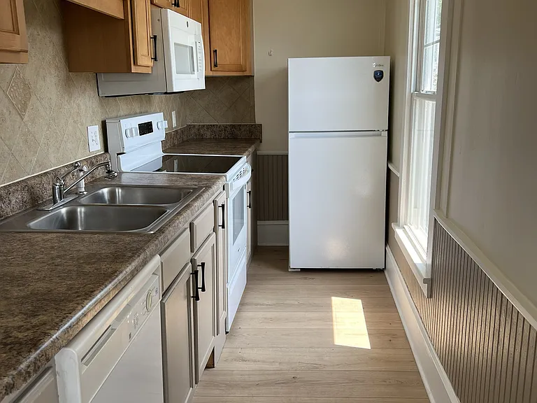 133 Paisley St #B — Photo 9