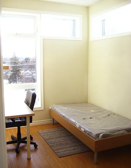 116 University Ave W — Photo 5