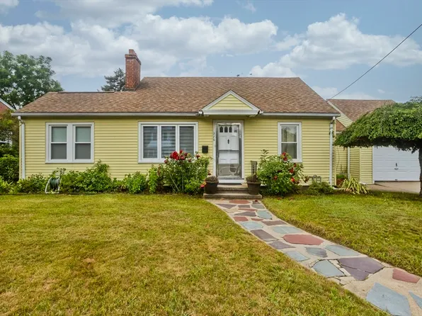 276 Oak St, Springfield, MA 01151