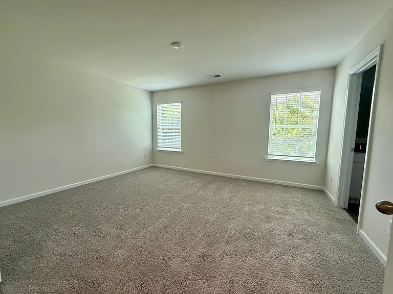 1608 Secrest Commons Dr — Photo 16