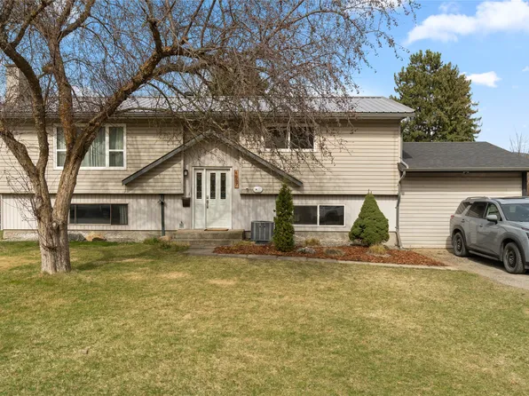 4857 Bolean Dr, Kamloops, BC V2H 1M3