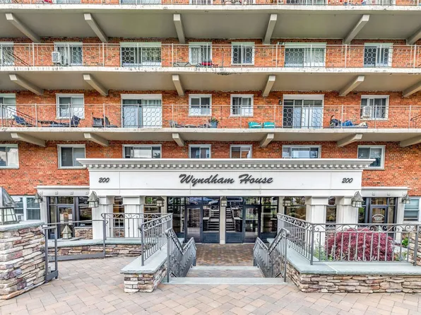 200 Atlantic Avenue #301, Lynbrook, NY 11563