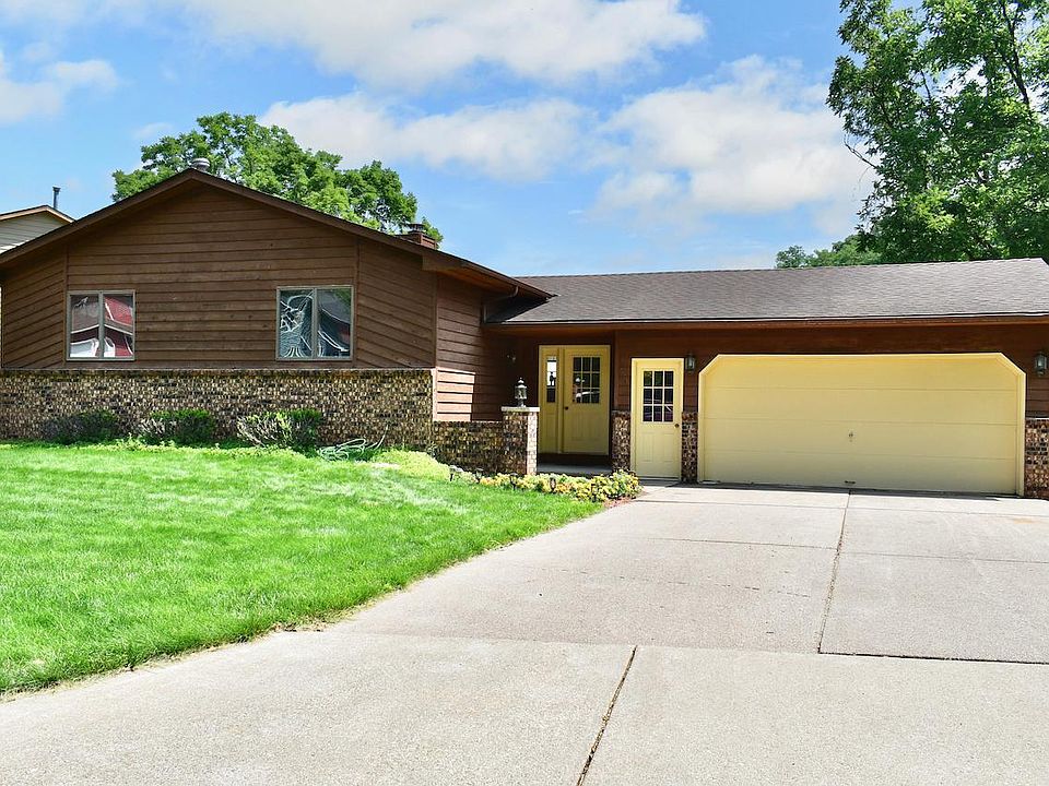 1st image of 391 Dresser Dr