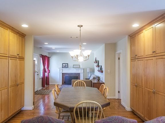 3rd image of 22622 Evalyn Ave