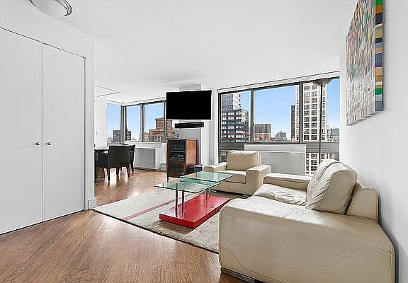3rd image of 235 E 55th St APT 33C