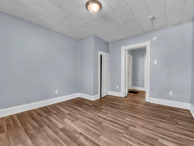 2571 29th St W — Photo 11