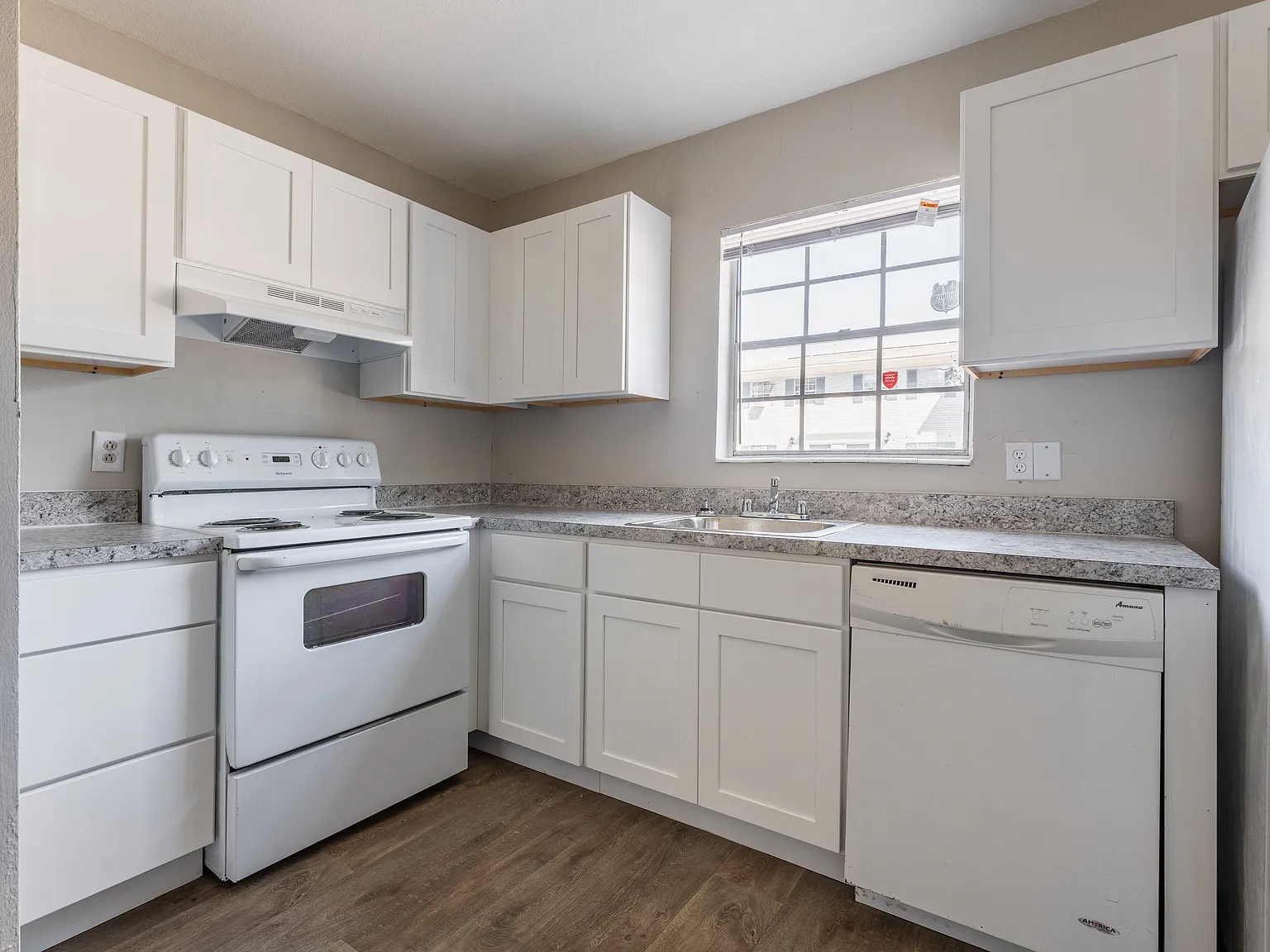 Kings Trail Apartment Homes — Photo 3