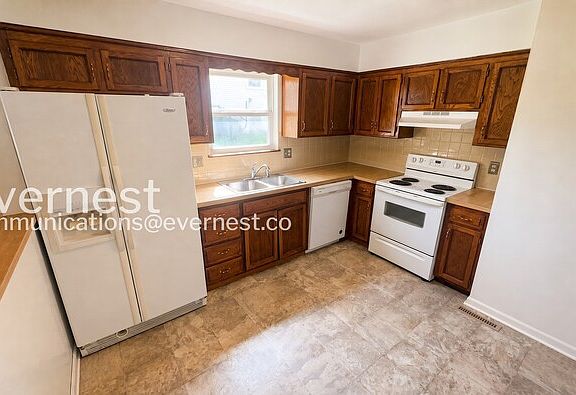 3rd image of 1311 E 123rd Ter APT A