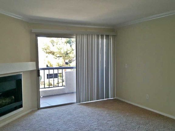 3rd image of 5500 Owensmouth Ave APT 232